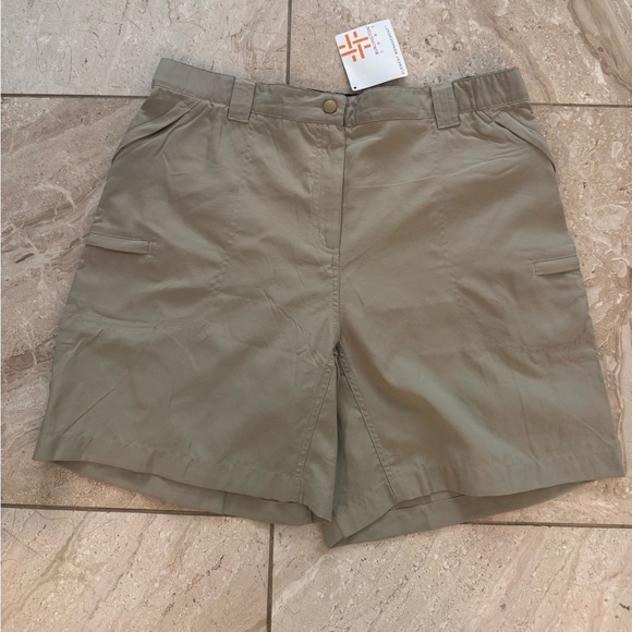 L.L. Bean Pants - L.L. Bean Khaki Women's Shorts size large NEW